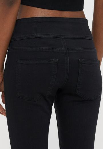 Узкие джинсы