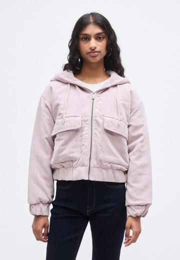 Куртка с накладнымит карманами