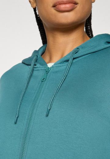 Спортивная толстовка