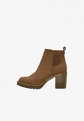 Полусапожки на высоком каблуке