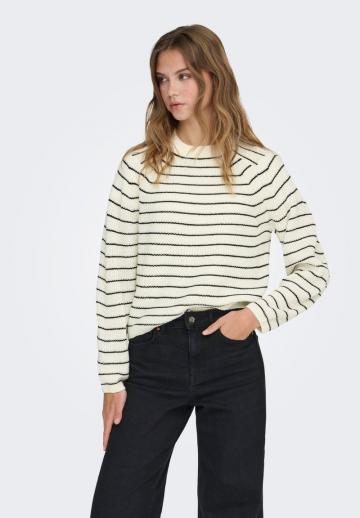 Пуловер в полоску