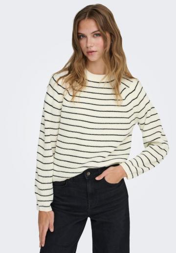 Пуловер в полоску