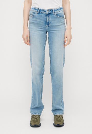 Прямые джинсы