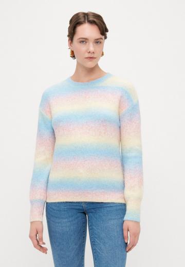 Пуловер в полоску