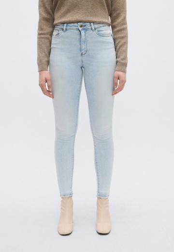 Узкие джинсы