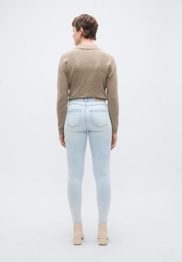 Узкие джинсы