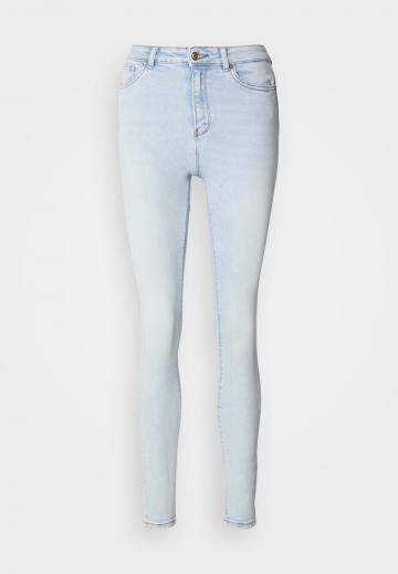 Узкие джинсы