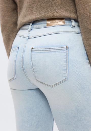 Узкие джинсы