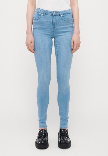 Узкие джинсы