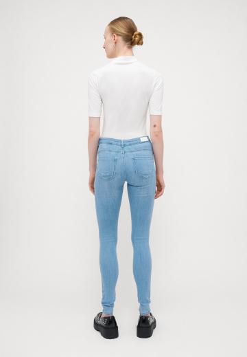 Узкие джинсы