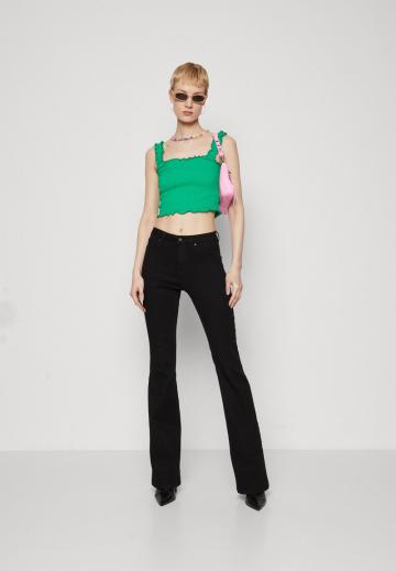 Клешеные джинсы