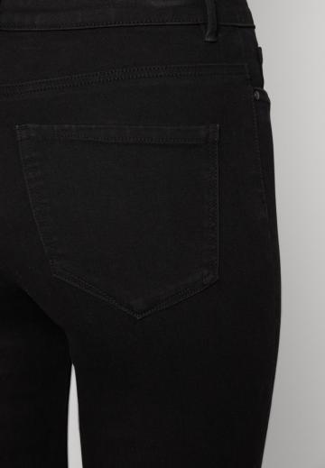 Клешеные джинсы