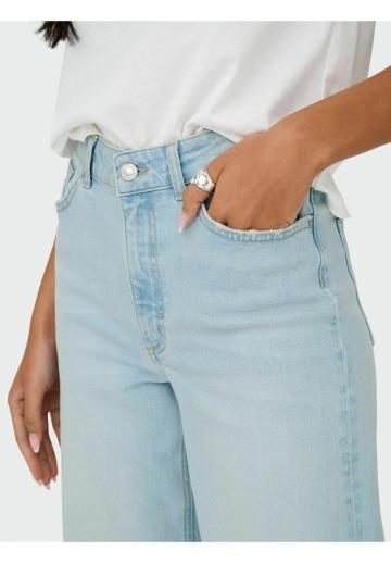 Клешеные джинсы