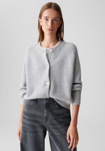 Вязаный жилет