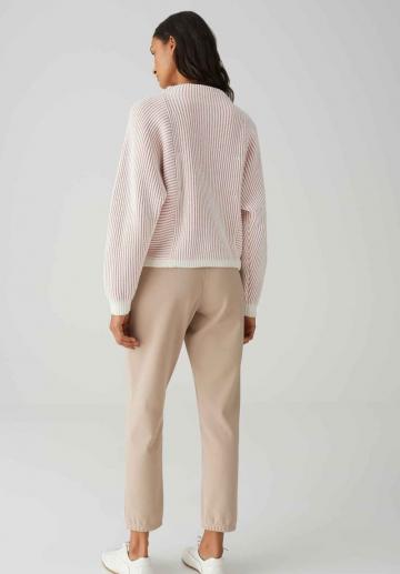 Пуловер в полоску