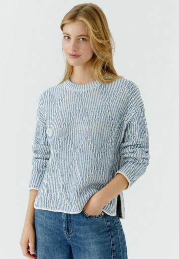 Пуловер в полоску