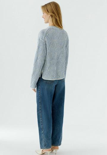 Пуловер в полоску