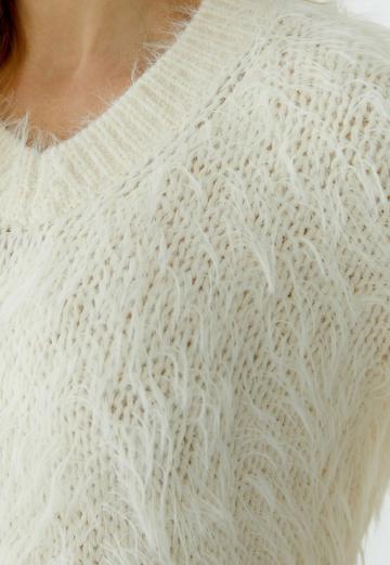 Пуловер с вырезом V