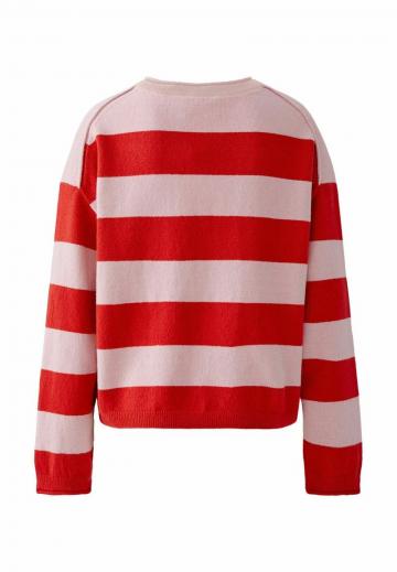 Пуловер в полоску