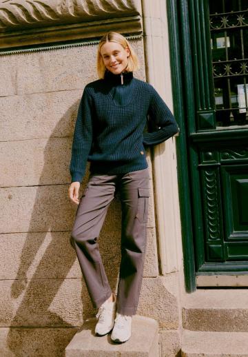 Брюки с накладными карманами