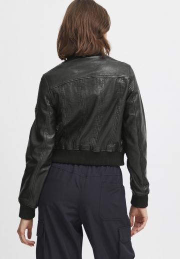 Короткая куртка