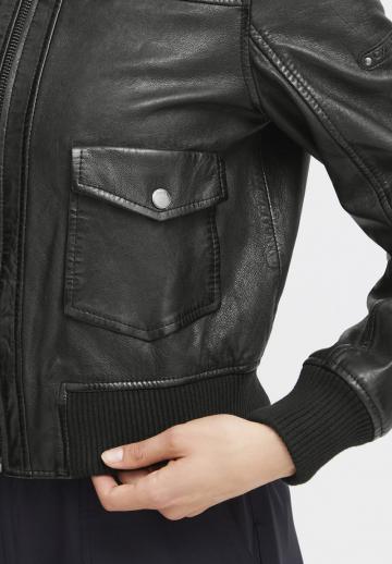 Короткая куртка