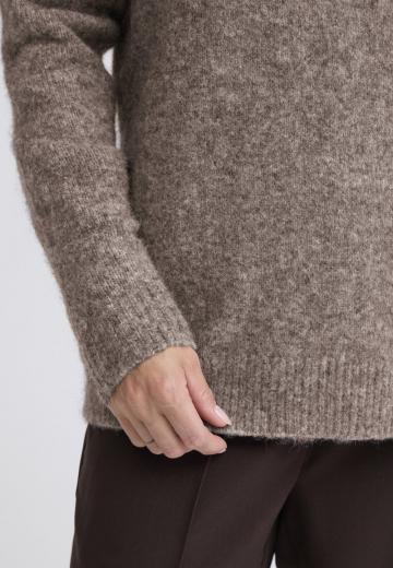 Пуловер с вырезом V