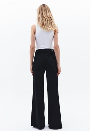 Клешеные джинсы