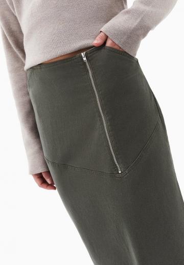 Юбка с накладными карманами