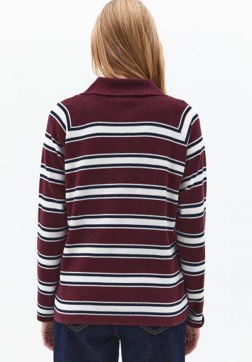 Пуловер с воротником поло