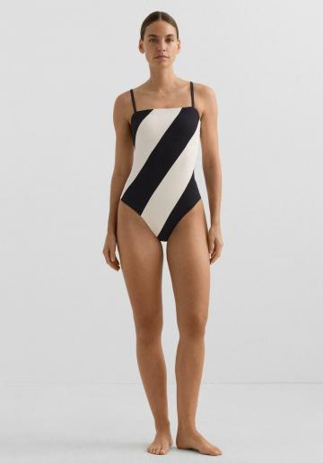 Слитный купальник