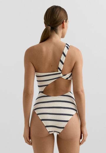 Слитный купальник