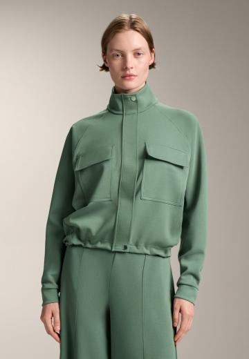 Куртка с накладнымит карманами