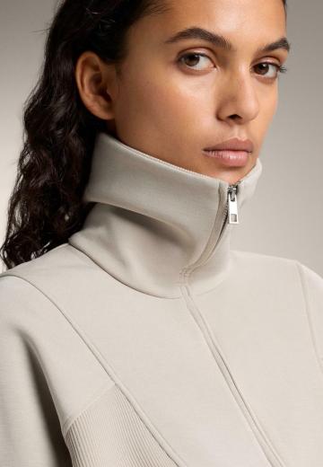 Спортивная толстовка