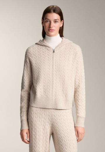 Вязаный жилет