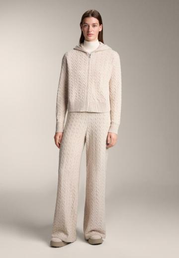 Вязаный жилет