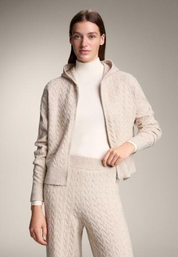 Вязаный жилет