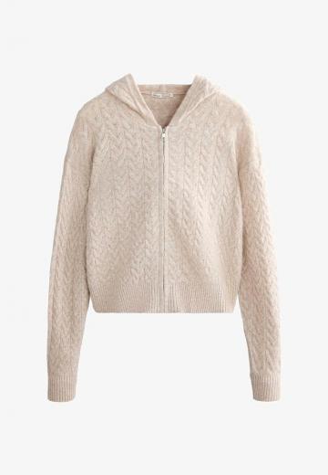 Вязаный жилет