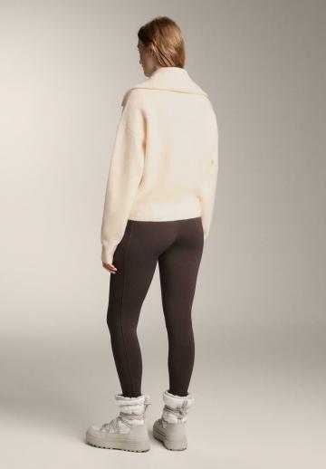 Вязаный жилет