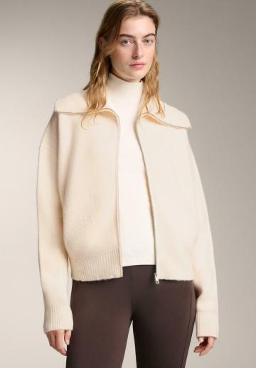Вязаный жилет