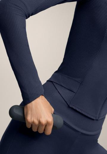 Спортивная куртка