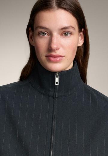 Спортивная куртка