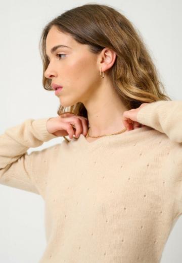 Пуловер с вырезом V