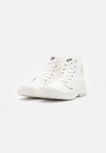 Ботинки на шнуровке