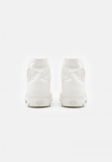 Ботинки на шнуровке