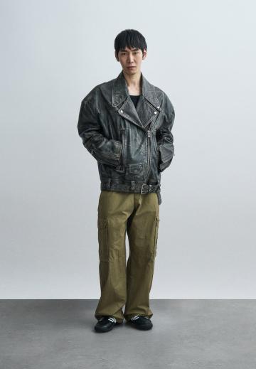 Брюки с накладными карманами