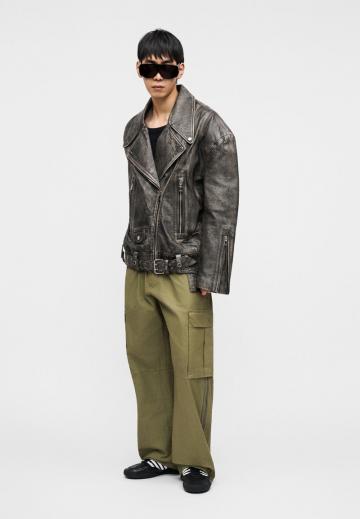 Брюки с накладными карманами