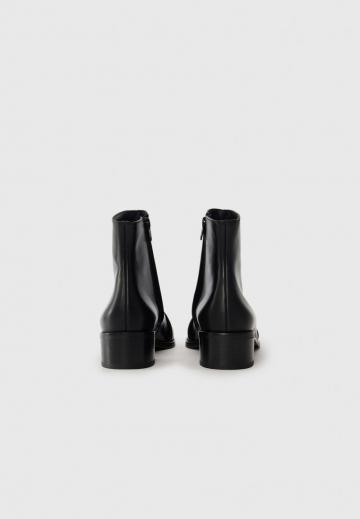 Сапожки на танкетке