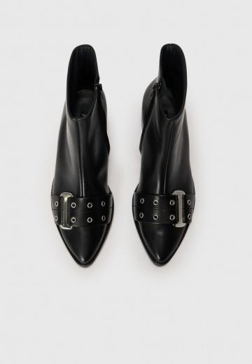 Сапожки на танкетке