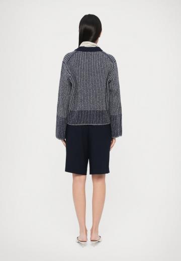 Вязаная кофта